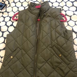 Gap quilted outer poly fill vest